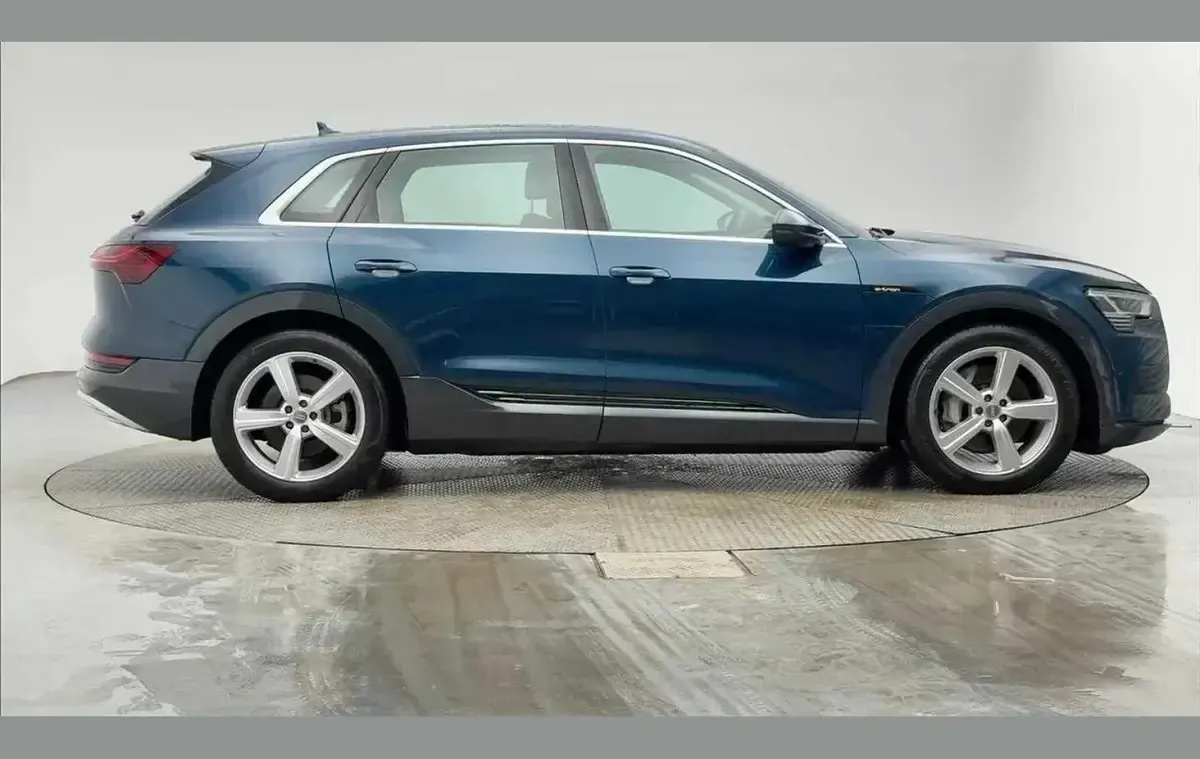 Usado Audi e-tron Advanced 230 kW (313 HP) 2020 Azul SUV