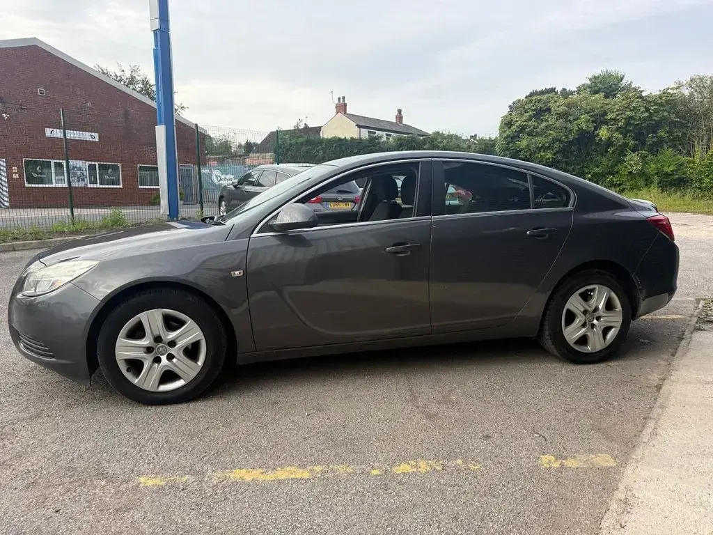 Used Vauxhall Insignia 140 HP (102 kW) 2011 Grey Hatchback