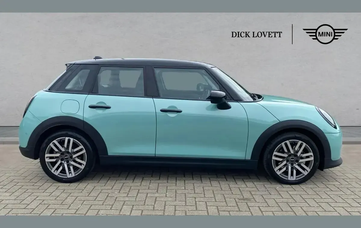 Usado Mini Cooper Hatch 154 CV (113 kW) 2024 Verde Utilitario