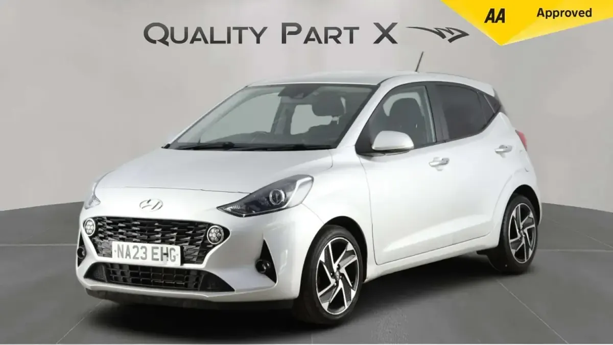 Usado Hyundai i10 Premium 84 CV (61 kW) 2023 Gris Utilitario