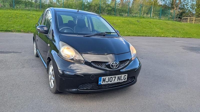 Begagnad Toyota Aygo 2007 Svart Halvkombi