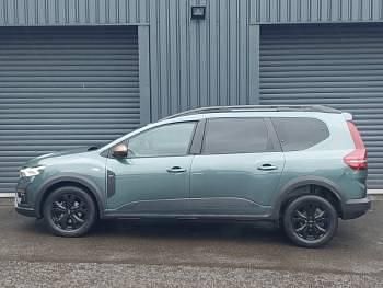 Used Dacia Jogger Extreme 109 HP (80 kW) 2024 Green MPV
