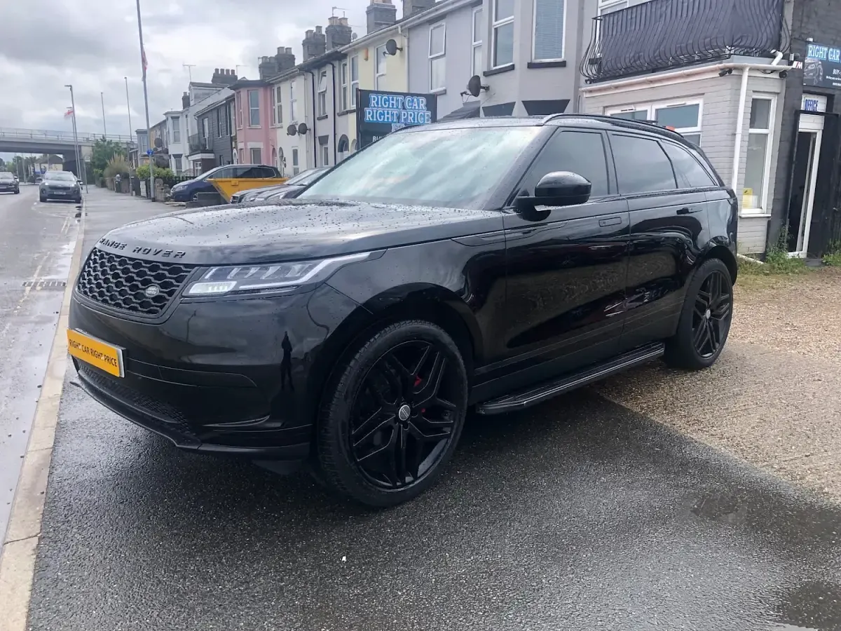 Used Land Rover Range Rover Velar SE Dynamic 177 HP (130 kW) 2018 Black SUV