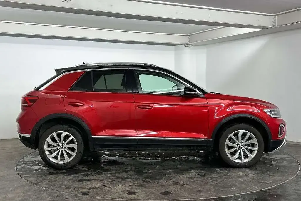 Used VW T-Roc Style 150 HP (110 kW) 2023 Red SUV