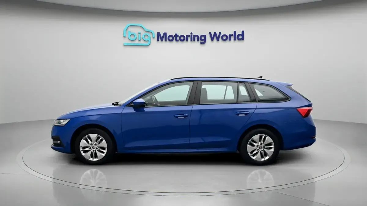 Used Skoda Octavia SE 150 HP (110 kW) 2023 Blue Estate