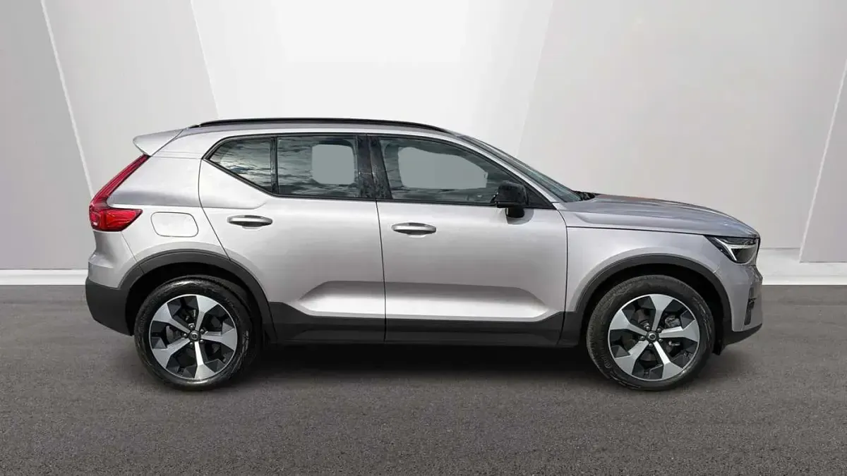 Used Volvo XC40 Plus 161 HP (118 kW) 2025 Silver SUV