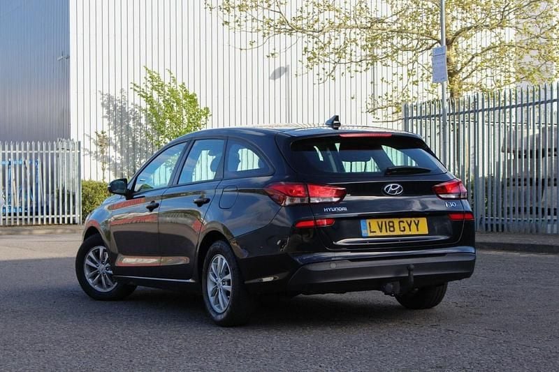 Used Hyundai i30 120 HP (88 kW) 2018 Black Estate
