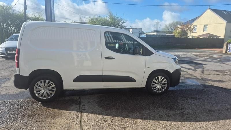 Used Peugeot Partner 131 HP (96 kW) 2019 White MPV
