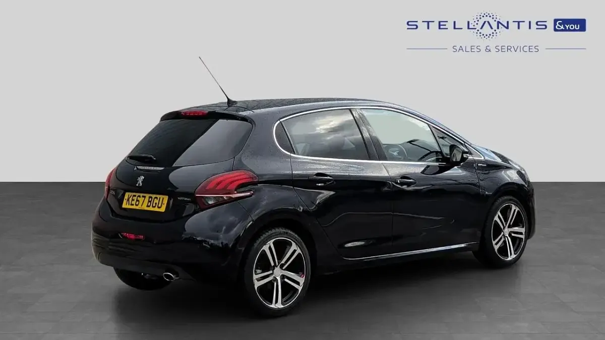 Used Peugeot 208 GT-line 108 HP (79 kW) 2017 Blue Hatchback