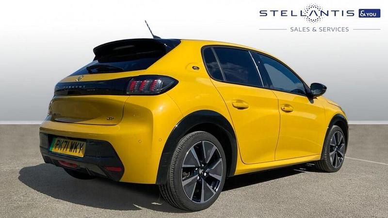 Used Peugeot e-208 GT 98 kW (134 HP) 2021 Yellow Hatchback