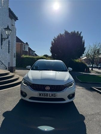 White Used 2018 Fiat Tipo Lounge Hatchback | £4,000 (Good price) - Image 1/1