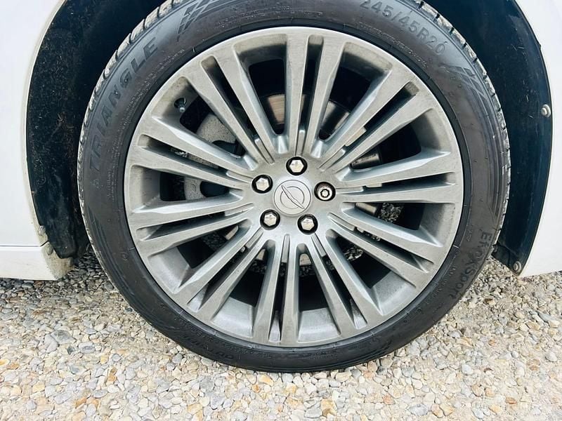 Used Chrysler 300C Executive 236 HP (173 kW) 2012 White Sedan