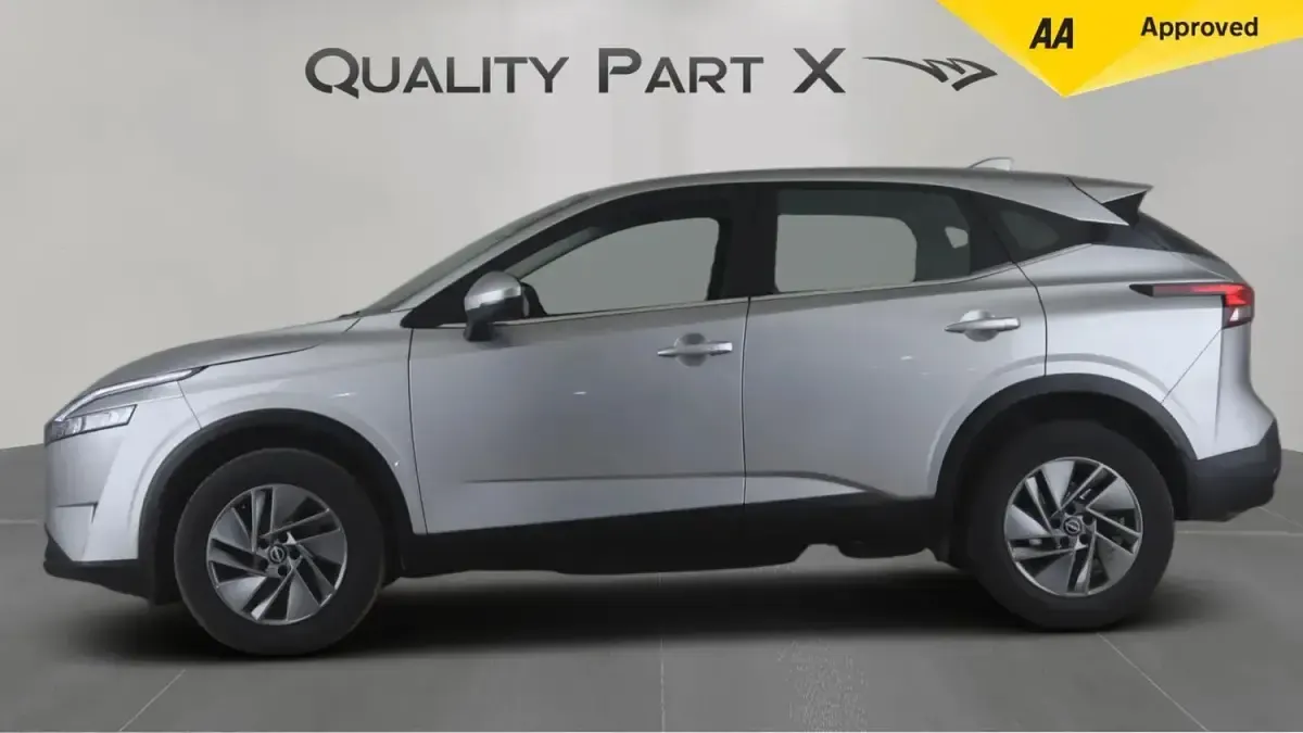 Begagnad Nissan Qashqai Acenta Premium 2024 Silver SUV