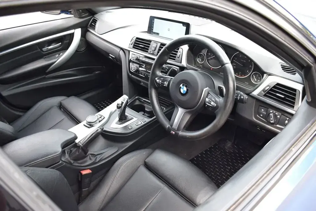 Used BMW 330 M Sport 258 HP (189 kW) 2017 Blue Estate