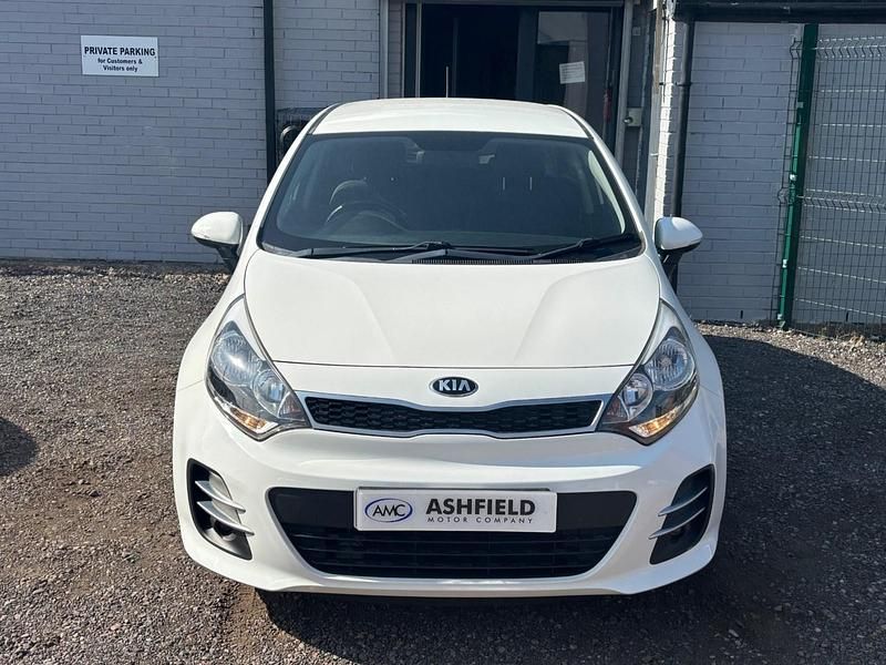 Used Kia Rio 2017 White Hatchback