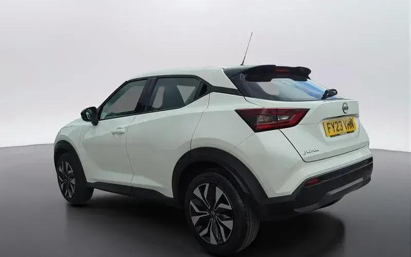 Używany Nissan Juke Acenta 114 KM (83 kW) 2023 Biały SUV