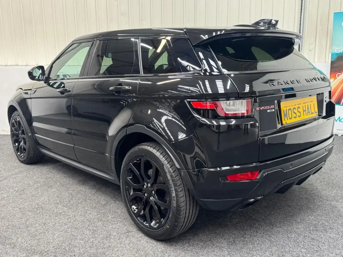 Używany Land Rover Range Rover evoque HSE Dynamic 2018 Czarny Kombi