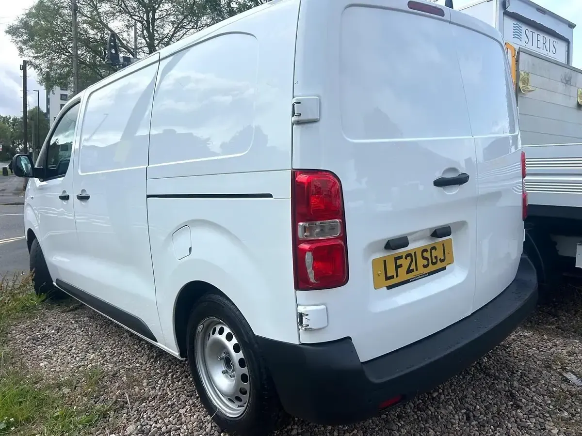 Begagnad Citroën Dispatch 2021 Vit Minibuss