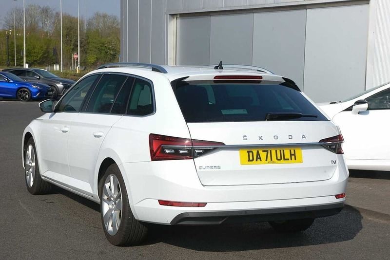 Used Skoda Superb SE 215 HP (158 kW) 2021 Moon white metallic Estate