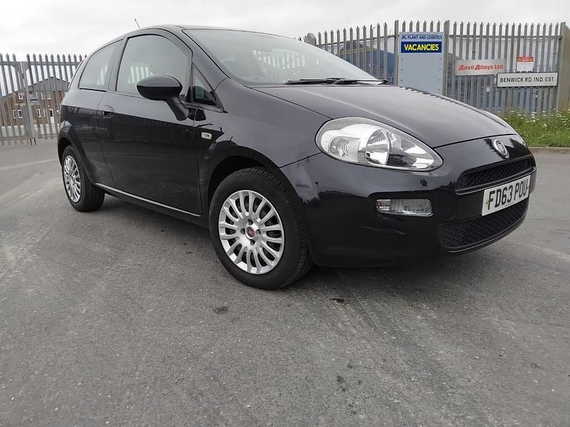 Used Fiat Punto Pop 69 HP (50 kW) 2014 Black Hatchback