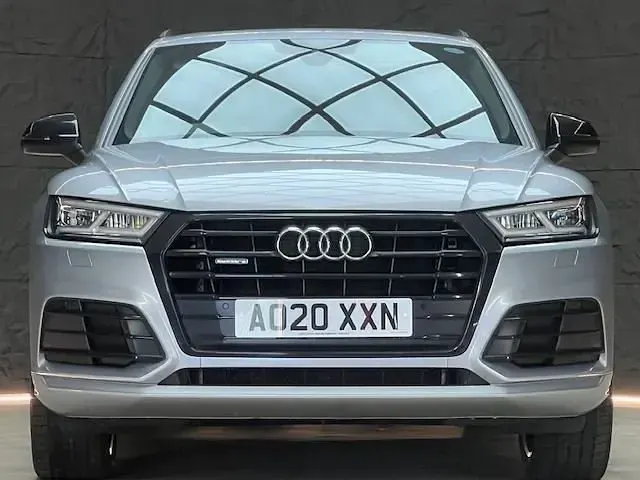 Begagnad Audi Q5 Black Edition 190 HK (139 kW) 2020 Silver SUV