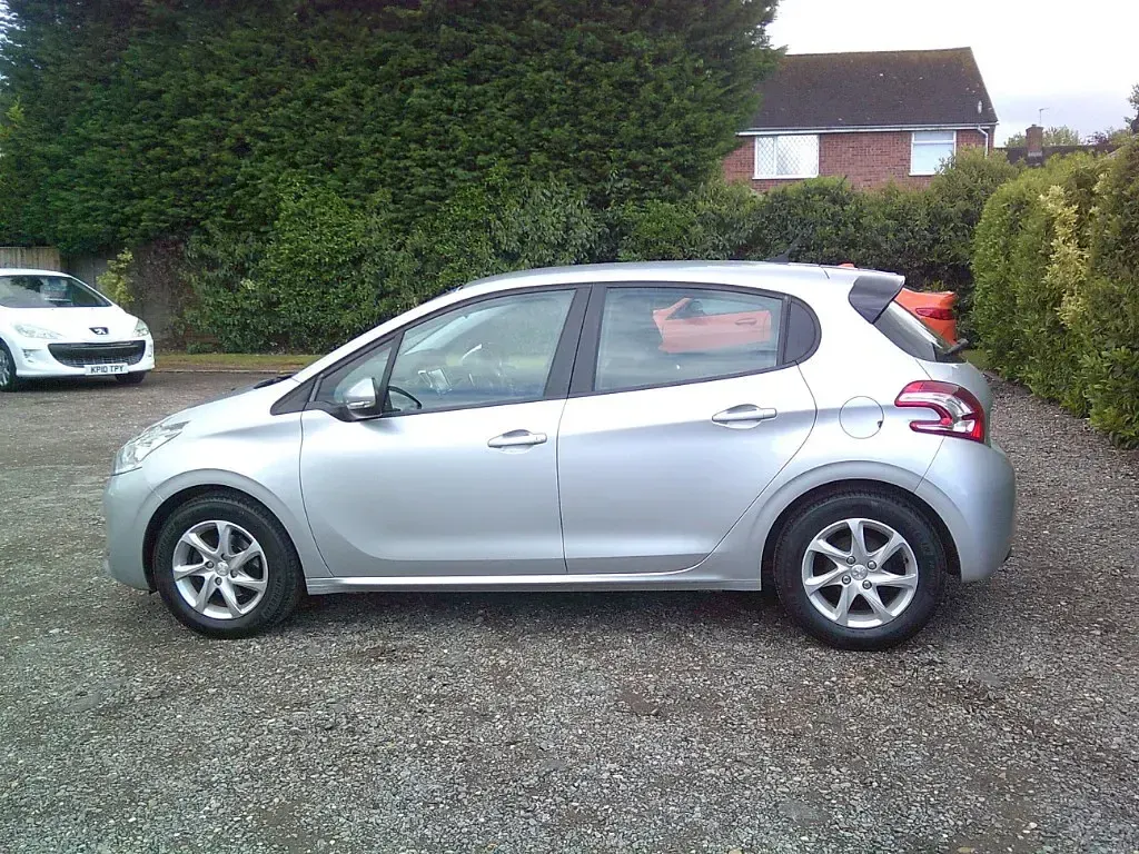 Gebraucht Peugeot 208 2015 Silber Kleinwagen