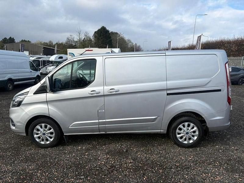Begagnad Ford Transit Custom Limited 130 HK (95 kW) 2022 Silver Van
