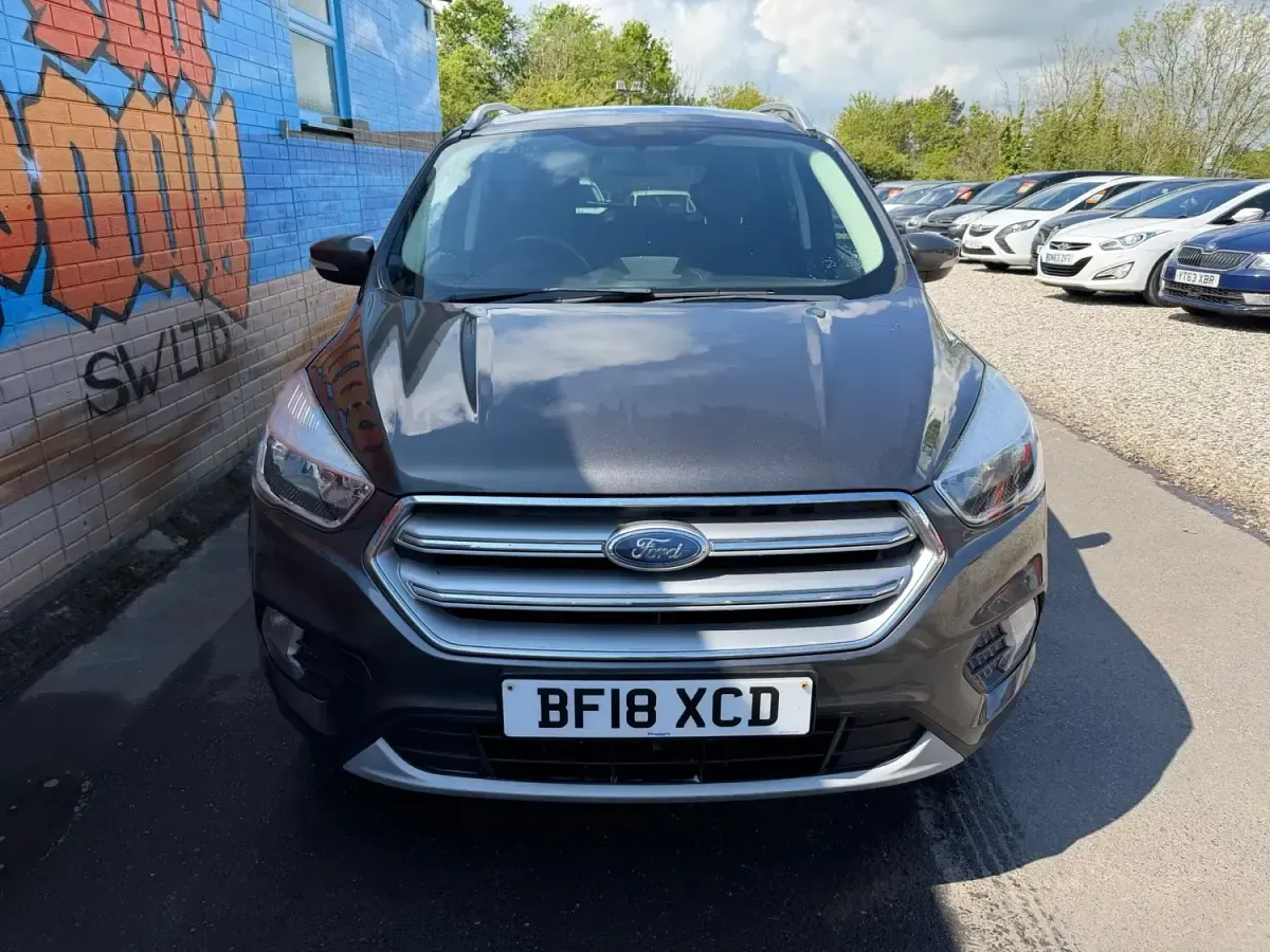 Begagnad Ford Kuga Zetec 120 HK (88 kW) 2018 Grå SUV