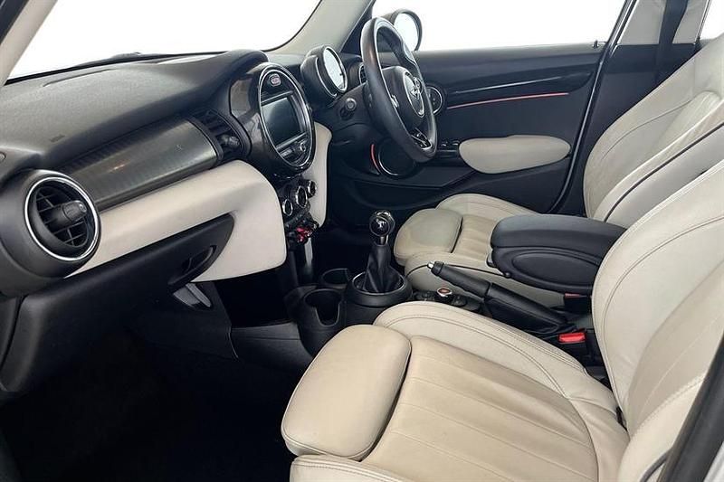 Used Mini Cooper Exclusive 136 HP (100 kW) 2019 Unknown Hatchback