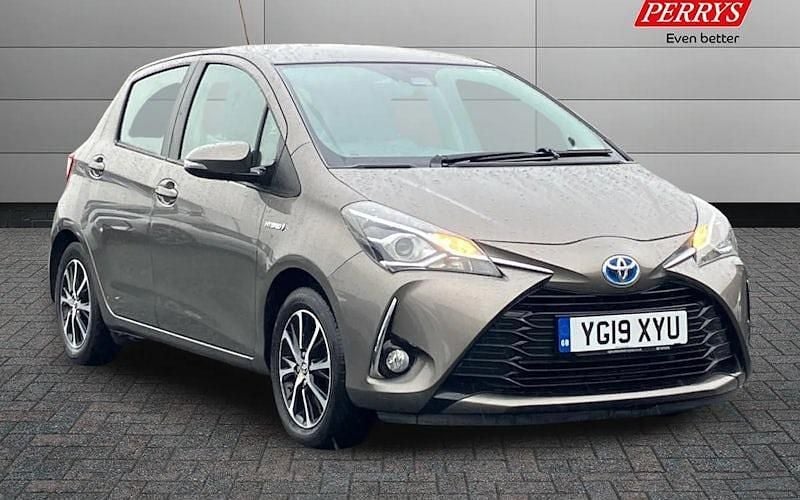 Used 2019 Toyota Yaris Hybrid Hatchback | £12,000 (Good price) - Image 1/4
