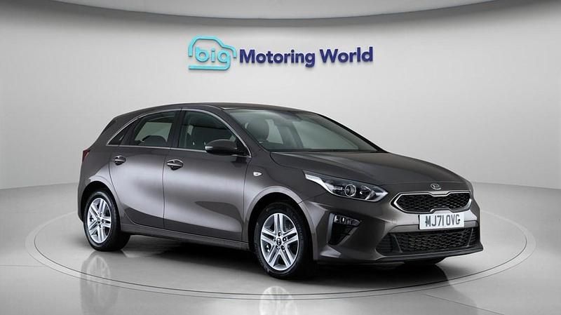 Used Kia Ceed 134 HP (98 kW) 2022 Brown Hatchback