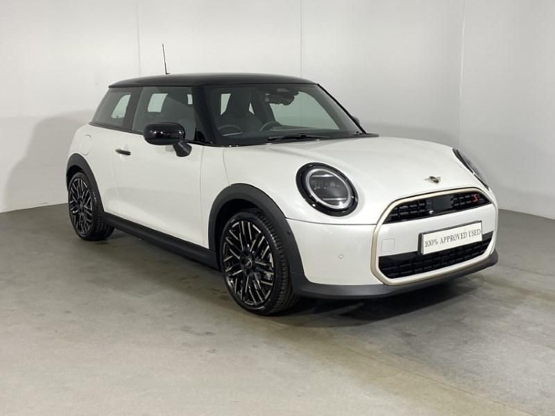 White Used 2025 Mini Cooper S Exclusive Hatchback | £25,500 (Fair price) - Image 1/4