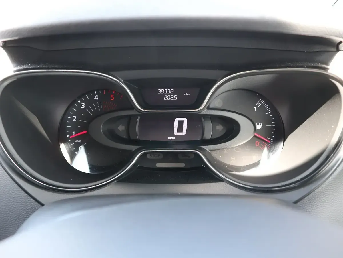 Used Renault Captur Iconic 90 HP (66 kW) 2019 White SUV