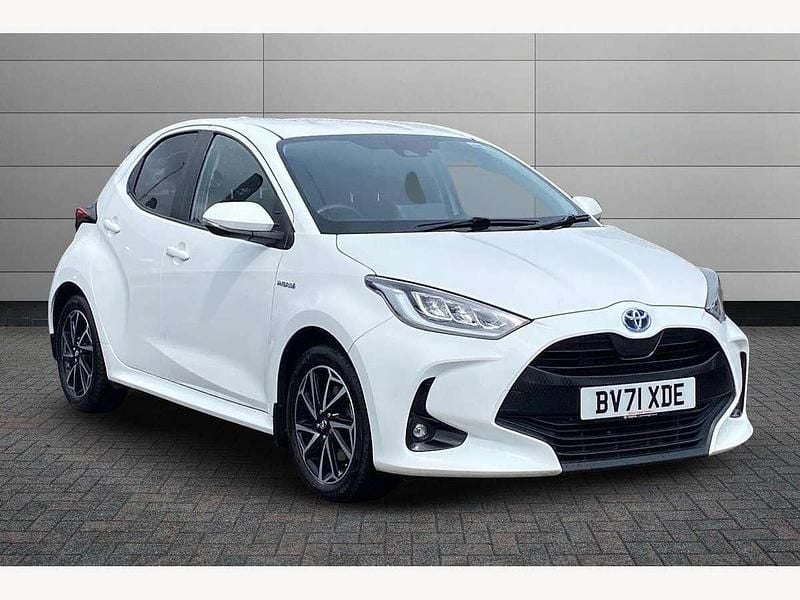 White Used 2021 Toyota Yaris Hybrid Design Hatchback | £13,891 (Fair price) - Image 1/3