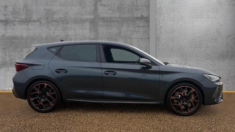 Used Cupra Leon VZ3 272 HP (200 kW) 2025 Metallic  magnetic tech grey