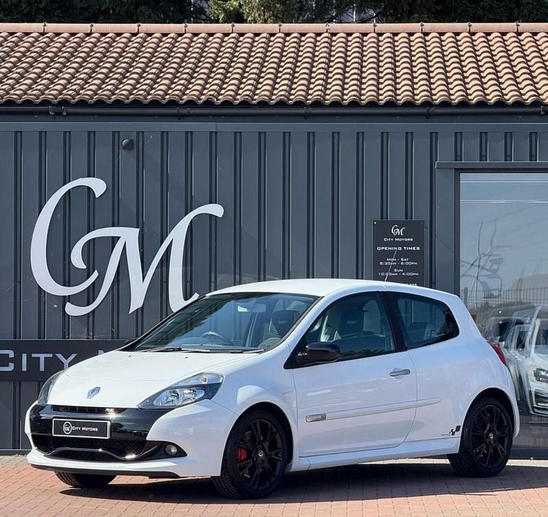 White Used 2010 Renault Clio II Hatchback | £9,490 - Image 1/4