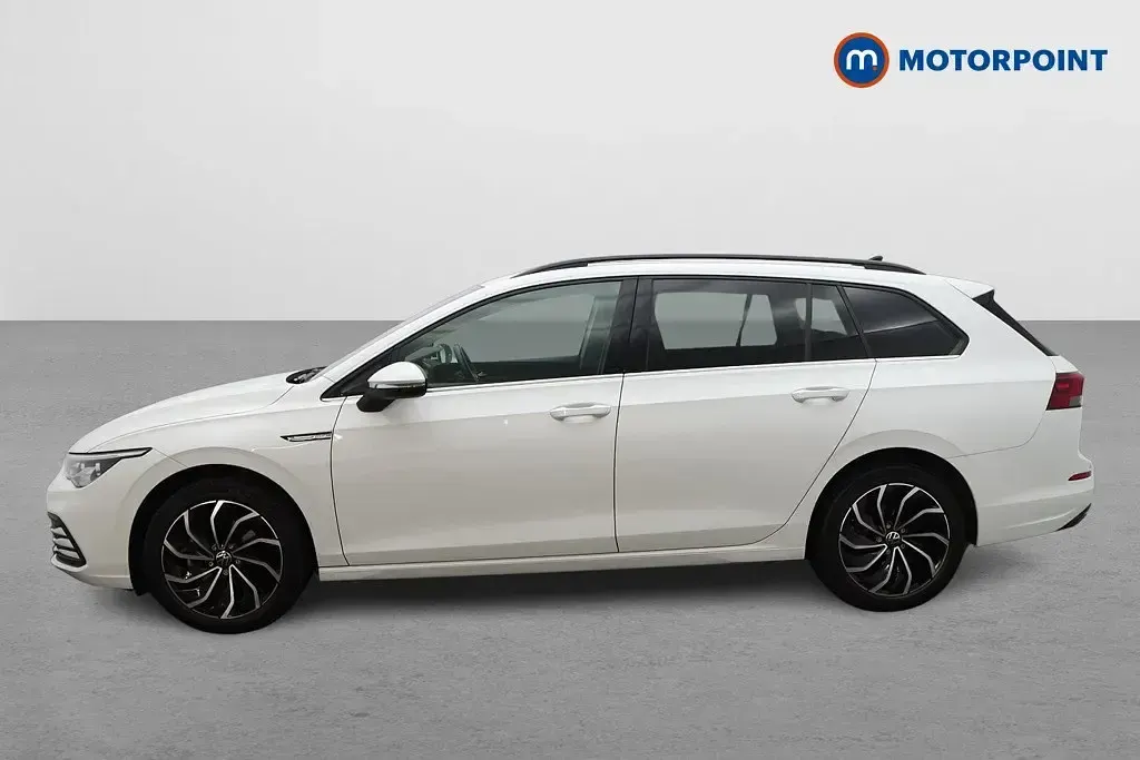 Used VW Golf VIII Style 131 HP (96 kW) 2022 White Estate