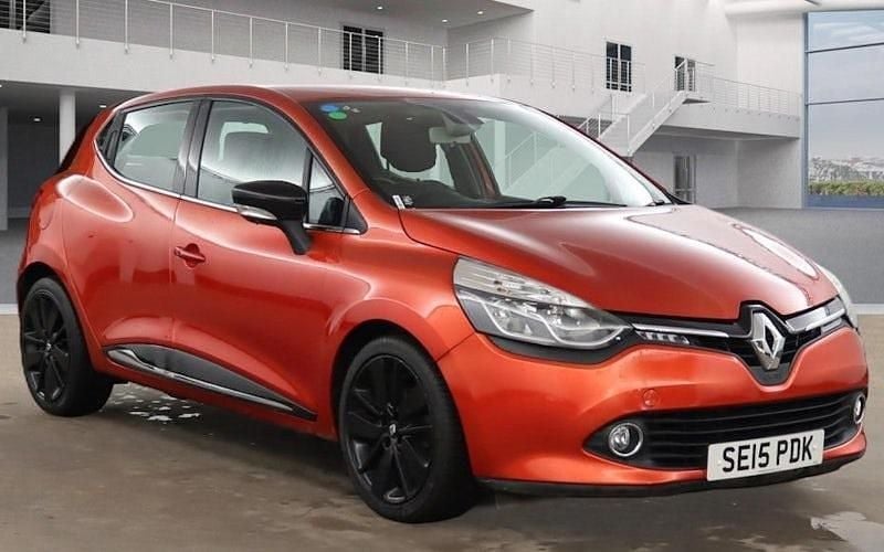 Red Used 2015 Renault Clio IV Dynamique Hatchback | £4,990 (Good price) - Image 1/3