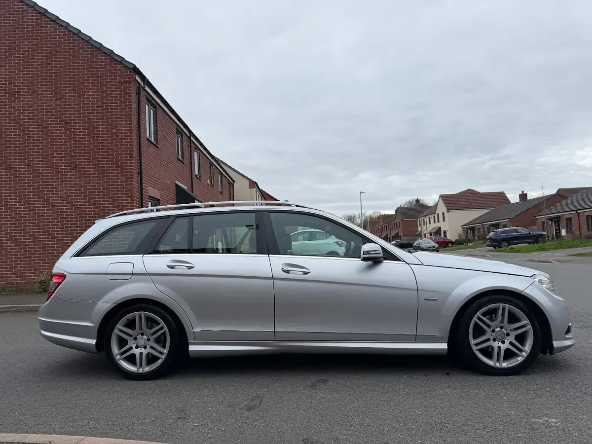 Used Mercedes C180 156 HP (114 kW) 2010 Silver Estate