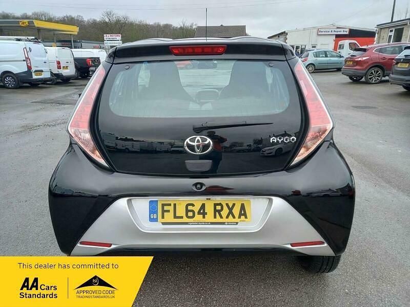Używany Toyota Aygo X-clusiv 2014 Czarny Hatchback