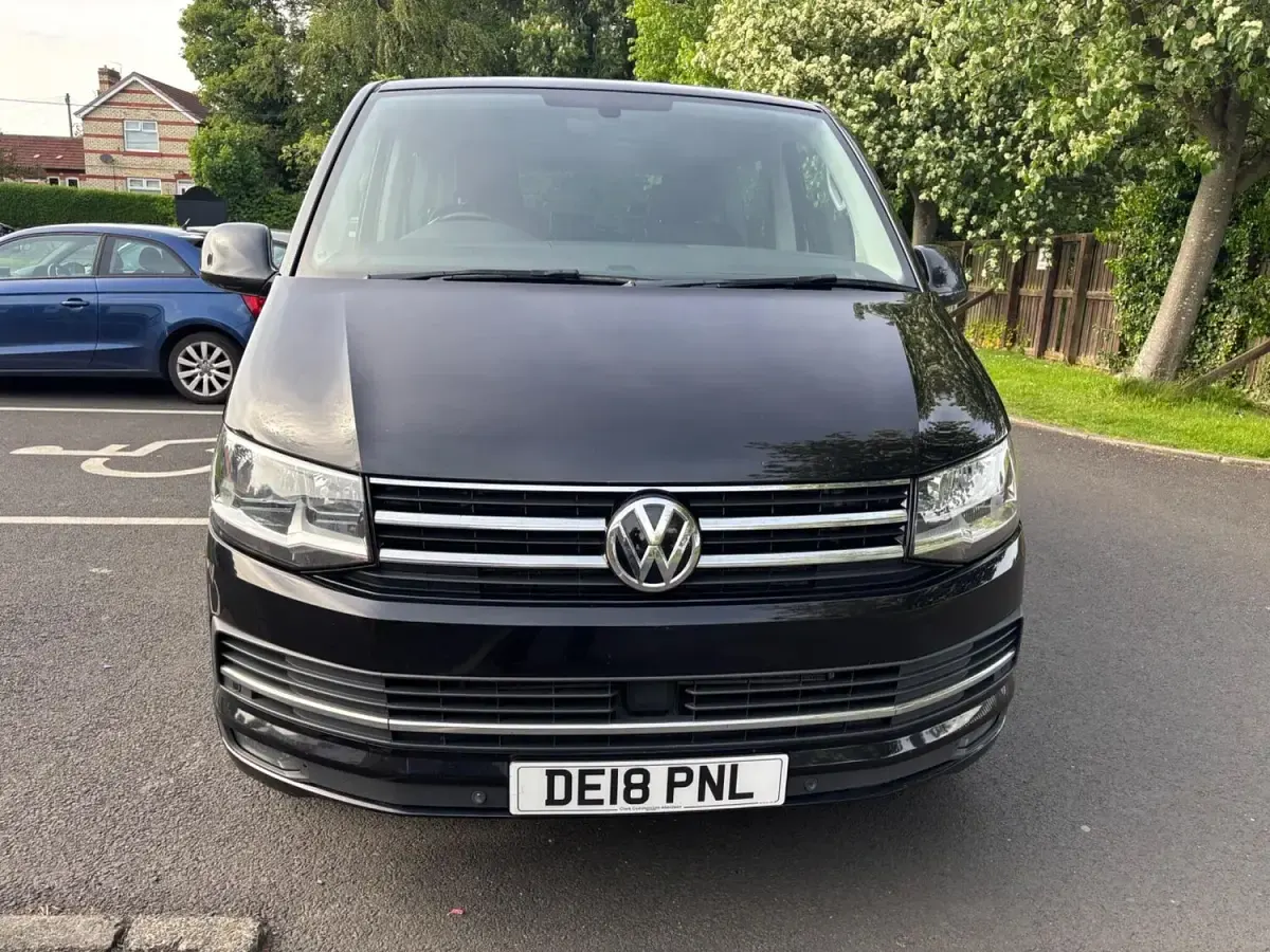 Used VW Caravelle Executive 150 HP (110 kW) 2018 Black Van