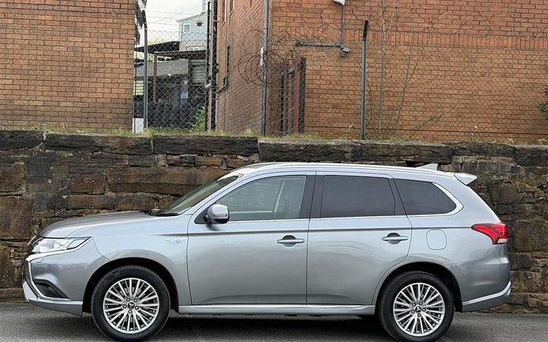 Used Mitsubishi Outlander P-HEV 177 HP (130 kW) 2018 Grey Estate