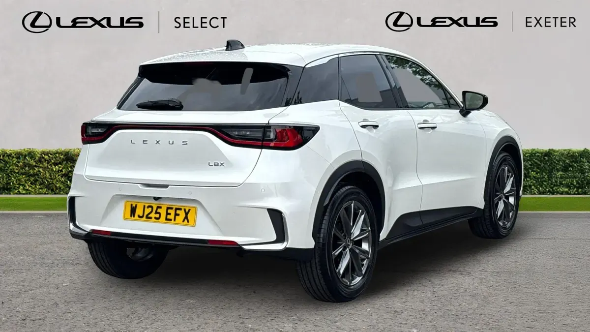 Used Lexus LBX 136 HP (100 kW) 2025 Sonic white SUV