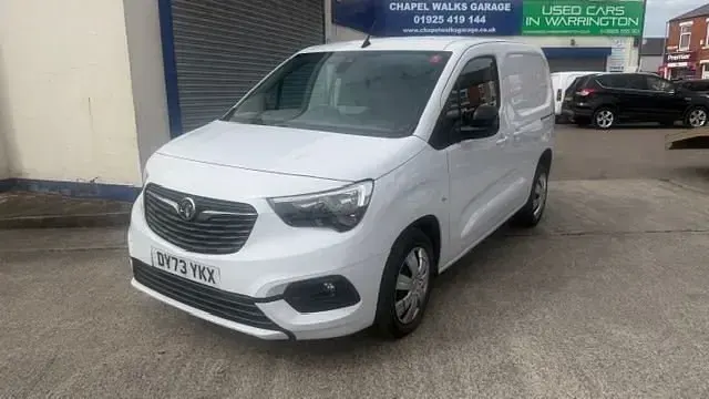 Usado Vauxhall Combo 100 CV (73 kW) 2023 Blanco Monovolumen