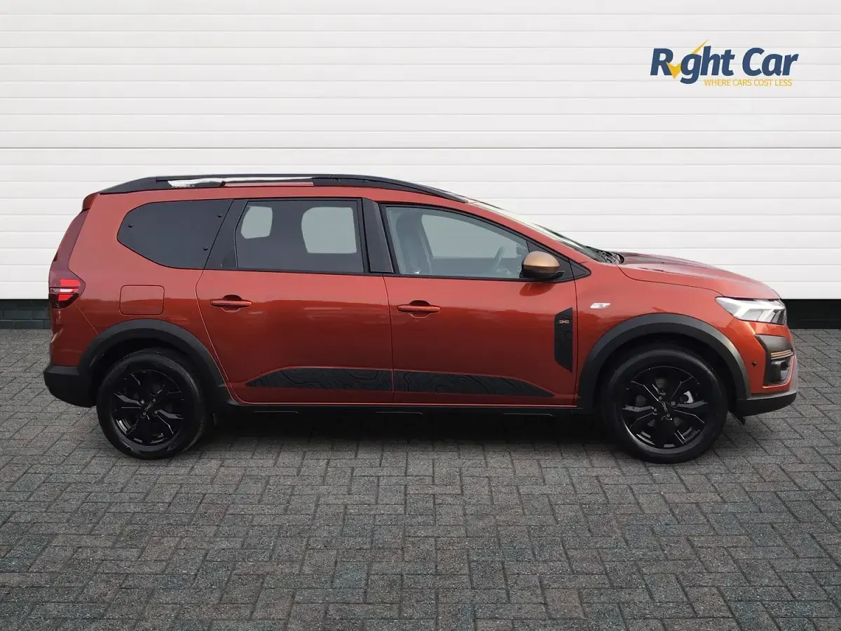 Used Dacia Jogger Extreme 141 HP (103 kW) 2024 Brown MPV