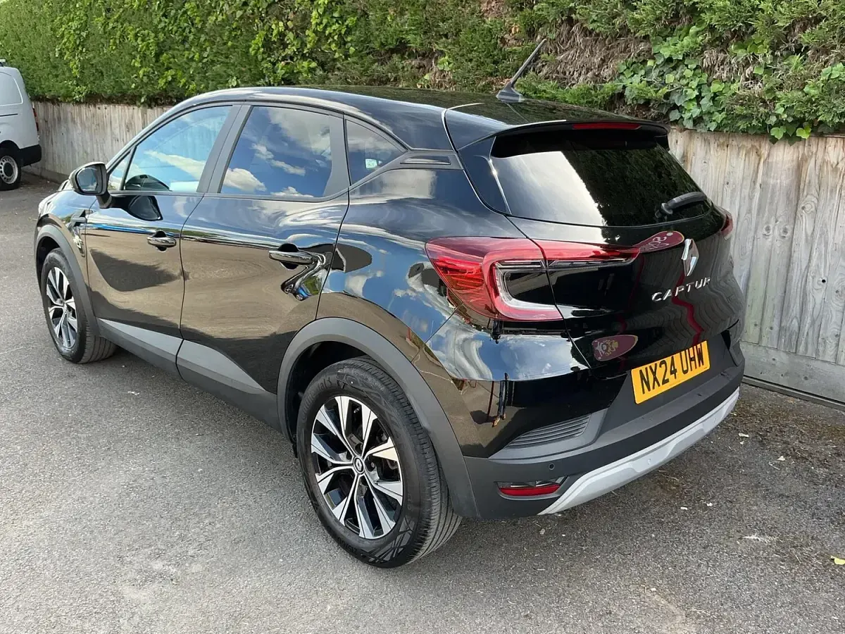 Used Renault Captur Evolution 143 HP (105 kW) 2024 Black SUV