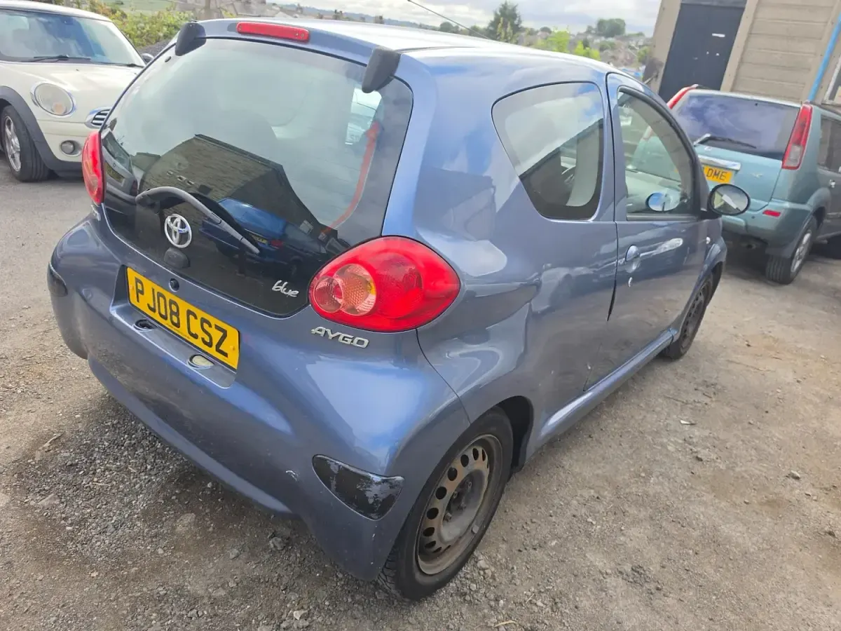 Used Toyota Aygo 67 HP (49 kW) 2008 Blue Hatchback