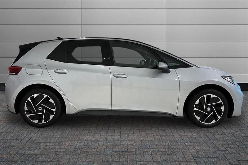 Used VW ID.3 Pro 150 kW (204 HP) 2025 Scale silver with solid black roof Hatchback