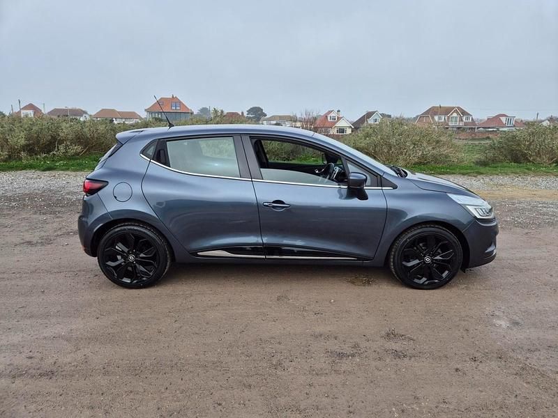 Used Renault Clio IV Dynamique 2017 Grey Hatchback
