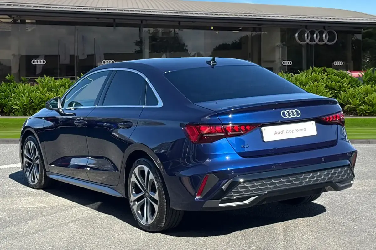 Begagnad Audi A3 S-Line 150 HK (110 kW) 2025 Blå Sedan